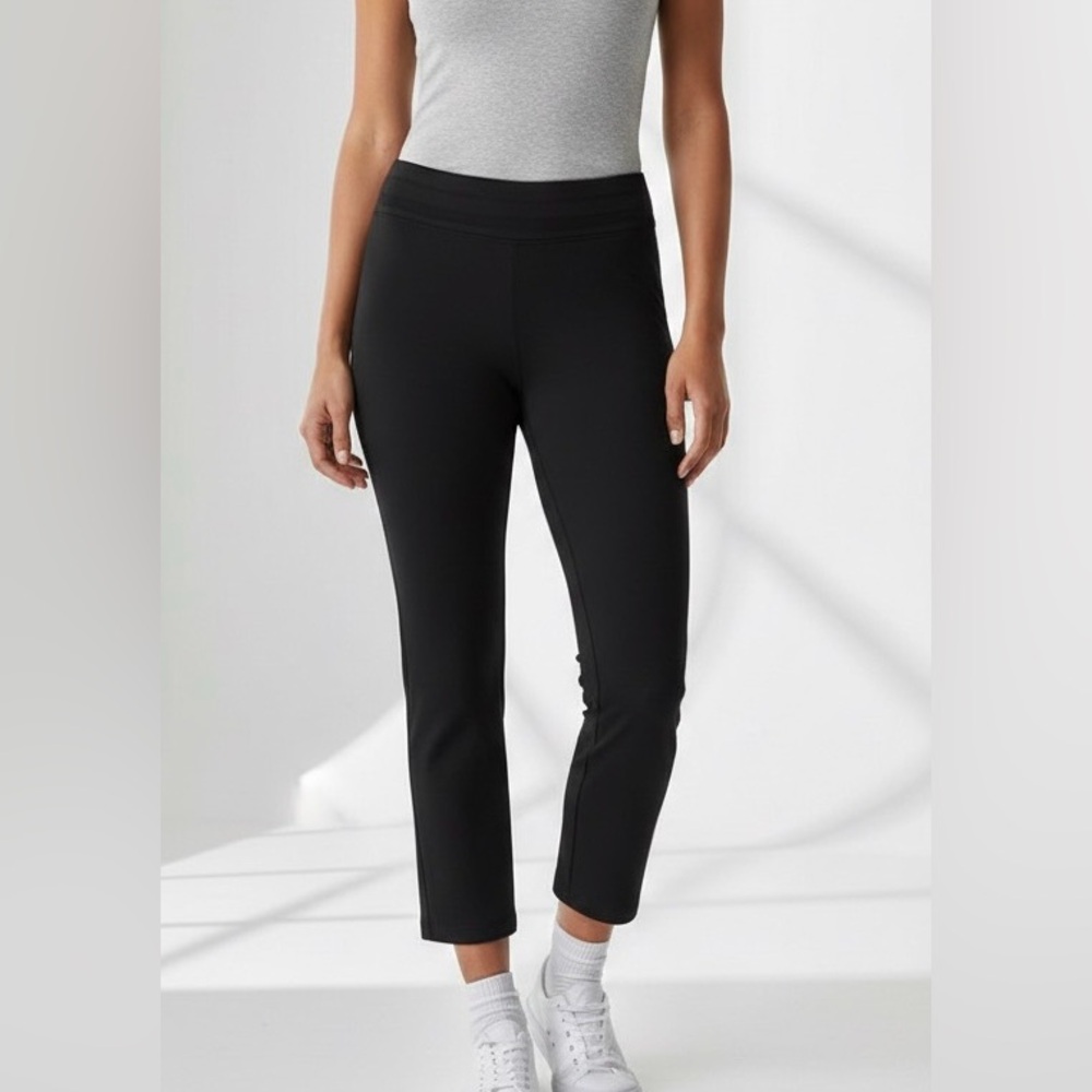 BCBG black semi stretch fitted capris, size small